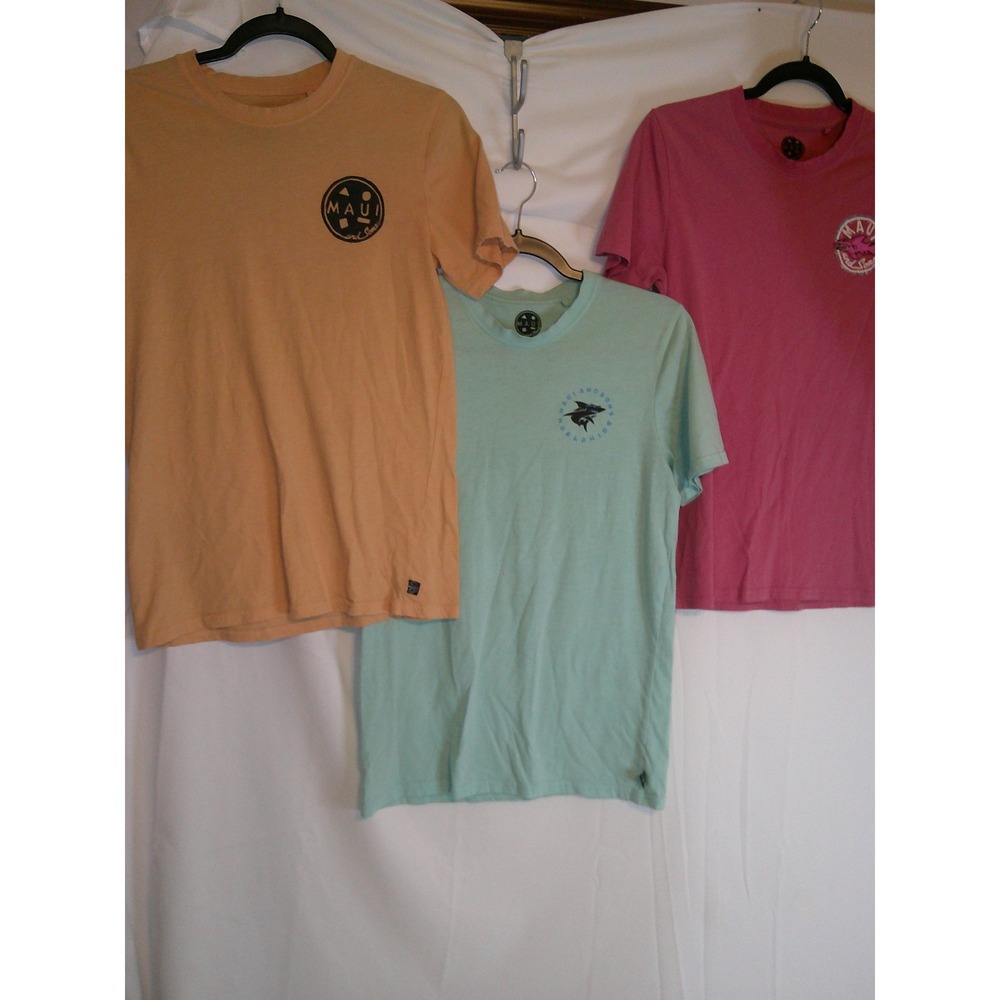 Lot of 3 Maui and Sons T-Shirts Shark Graphic Tee Mens Small Short Sleeve